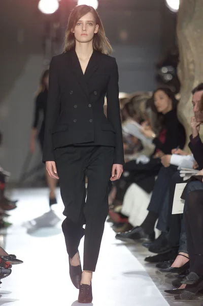 Look 16